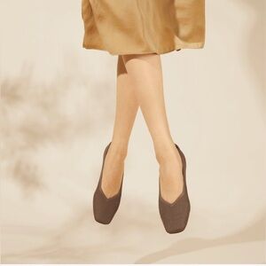 VIVAIA Square-Toe V-Cut Flats (Margot 2.0) Euro Size 40.5 W or US 9-9.5 W
